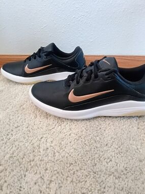 Nike Women’s Golf Shoes Black Rose Gold Swoosh Size 8.5 Spikeless Sneakers